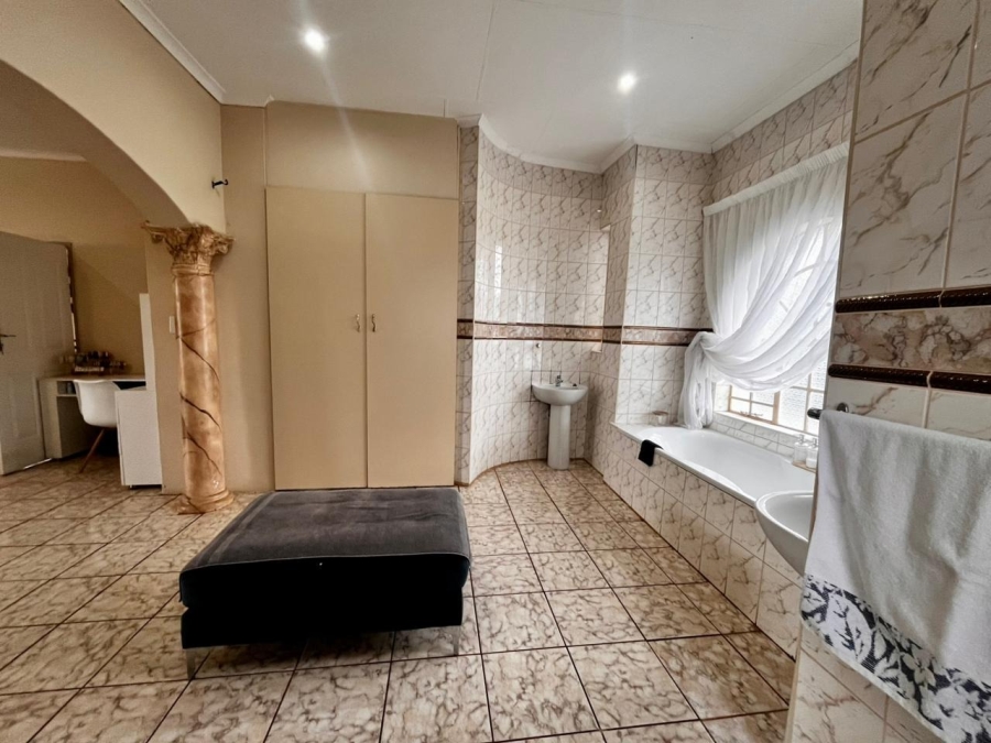 4 Bedroom Property for Sale in Safari Gardens North West